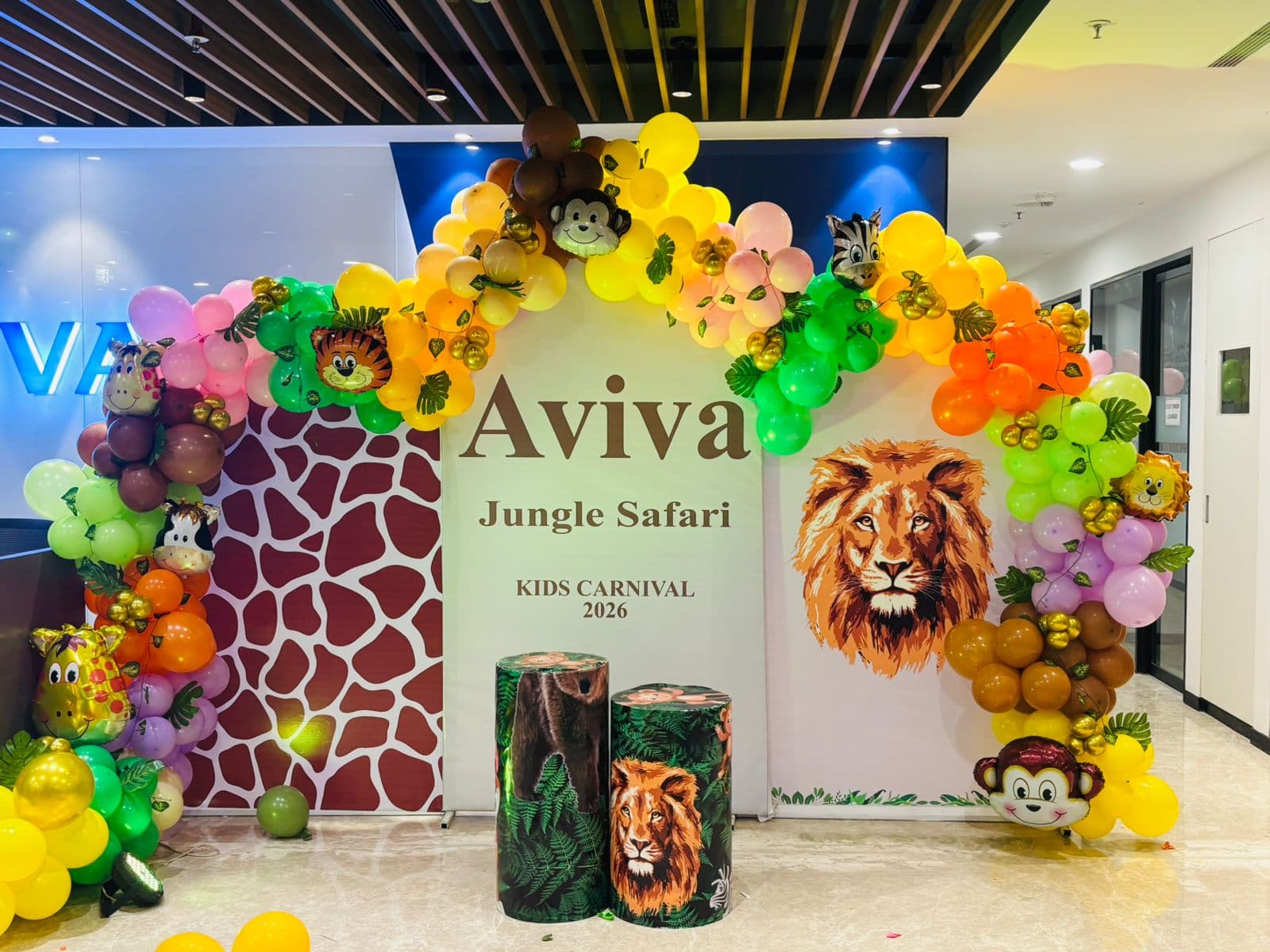 Colourful jungle-safari balloon arch with animal faces for a kids' carnival